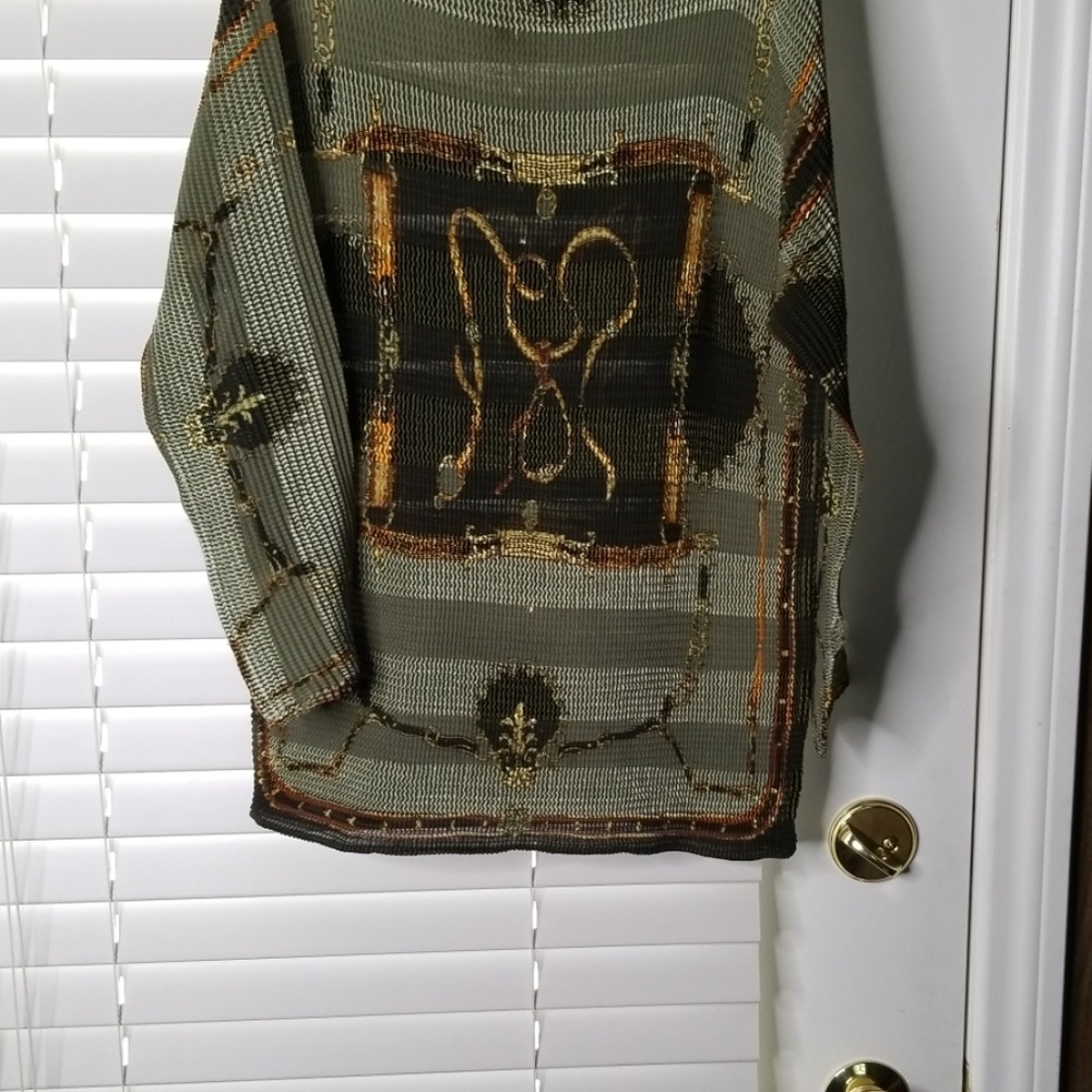 Top - Picture 2 of 3